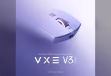 Souris sans fil VXE V3 avec molette violette et logo quad-mode sur fond violet.