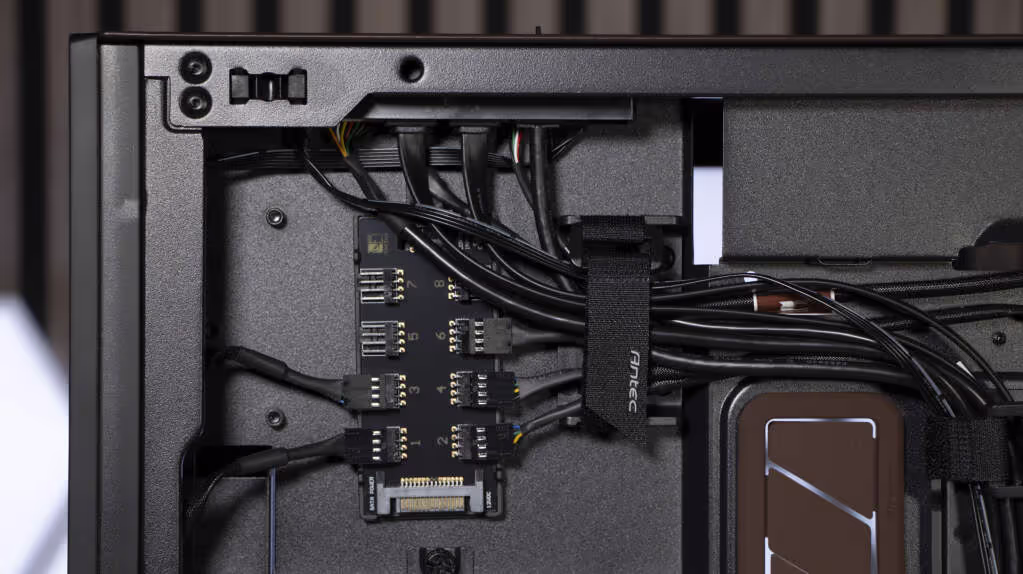 Antec Flux Pro Noctua Edition hub