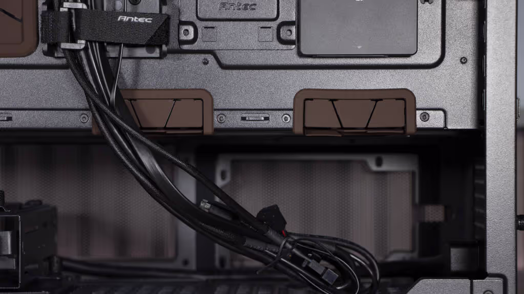 Antec Flux Pro Noctua Edition passe câbles caoutchouc 2