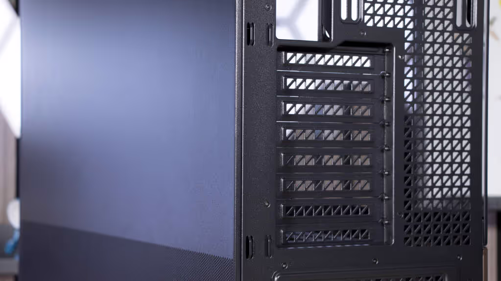 Antec Flux Pro Noctua Edition saillies cable management