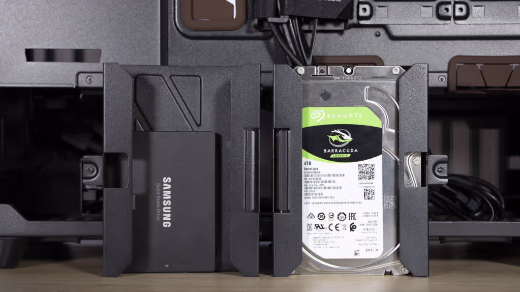 Antec Flux Pro Noctua Edition support SSD HDD