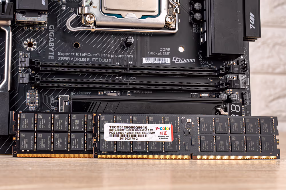 Z890 AORUS ELITE DUO X : 256 Go en deux slots grâce au CQ-DIMM (CUDIMM 4-rank) 5 GIGABYTE Z890 AORUS ELITE DUO X cq dimm 256 go 01