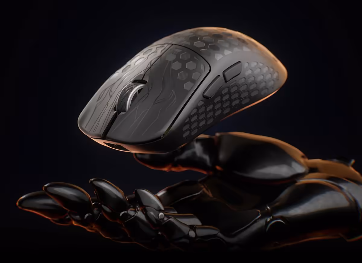 Modèle noir Keychron G4 G5 posé sur une main robotique.