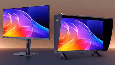 Deux écrans ASUS ProArt PA32USD scintillants, fond dégradé sombre.