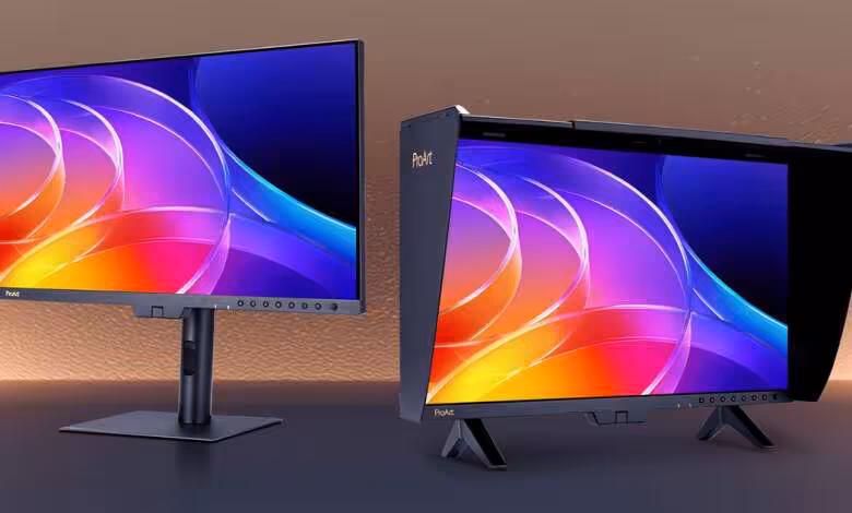 Deux écrans ASUS ProArt PA32USD scintillants, fond dégradé sombre.