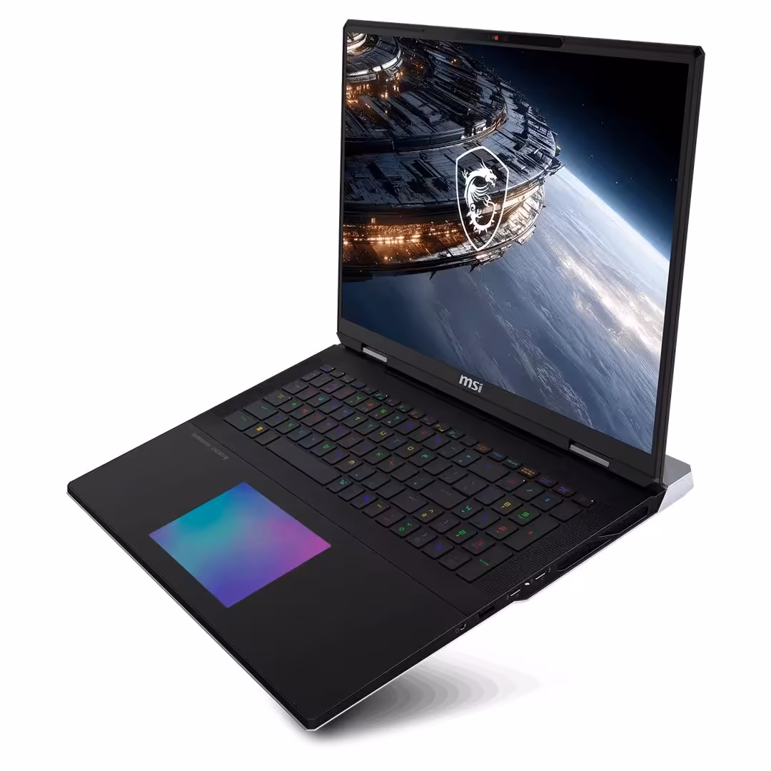 Vue de côté d'un ordinateur portable MSI Titan affichant une station spatiale.