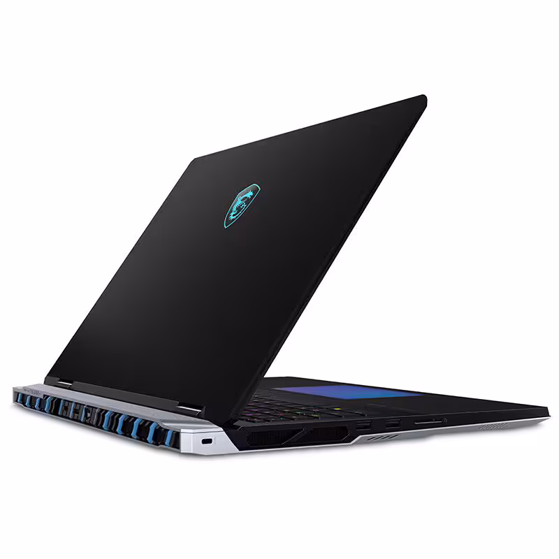 Vue inclinée arrière du MSI Titan, couvercle légèrement ouvert avec logo visible.