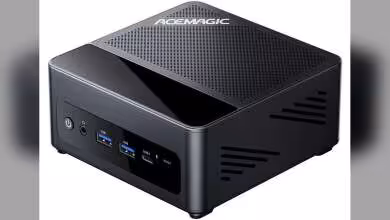 Mini PC Acemagic F5A vue de face avec connectiques USB et logo Acemagic.