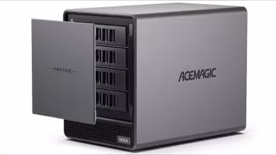 ACEMAGIC N3A avec façade ouverte révélant les baies de disques internes.