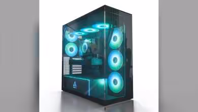 Boîtier Arctic Xtender Black avec ventilateurs RGB illuminés et panneau en verre clair.