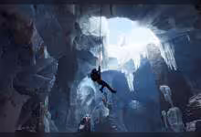 Personnage dans une grotte glacée suspendu à une corde.