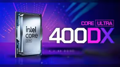 Processeur Intel Core Ultra 400DX sur fond graphique violet et bleu.