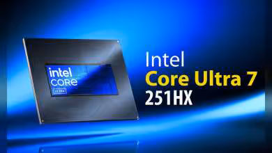 Processeur Intel Core Ultra 7 251HX sur fond bleu