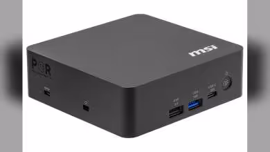 Boîtier MSI Cubi NUC AI+ 3MG avec logo MSI, ports multiples, fond clair