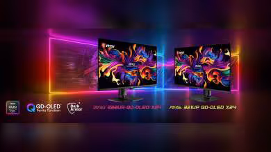 Deux moniteurs MSI QD-OLED X24 affichant des visuels colorés sur fond éclairé.