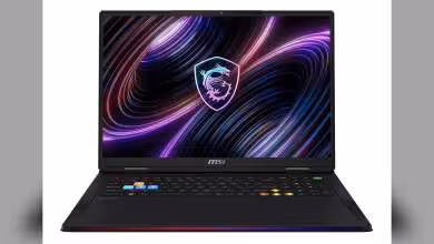 Ordinateur portable MSI Titan avec écran lumineux et logo dragon coloré