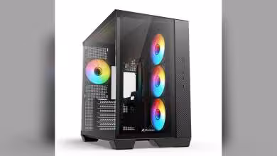 Boîtier Sharkoon Steel Shark ATX avec panneaux en verre et ventilateurs RGB visibles.