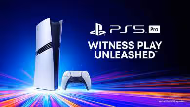 Console Sony PS5 Pro avec manette DualSense sur fond graphique coloré.