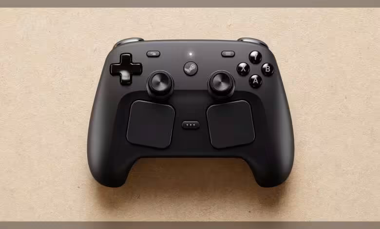 Steam Controller noir sur fond beige, bien cadré, éclairage diffus
