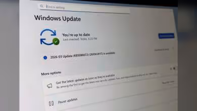 Écran affichant une mise à jour Windows 11 disponible avec le code KB5086672.