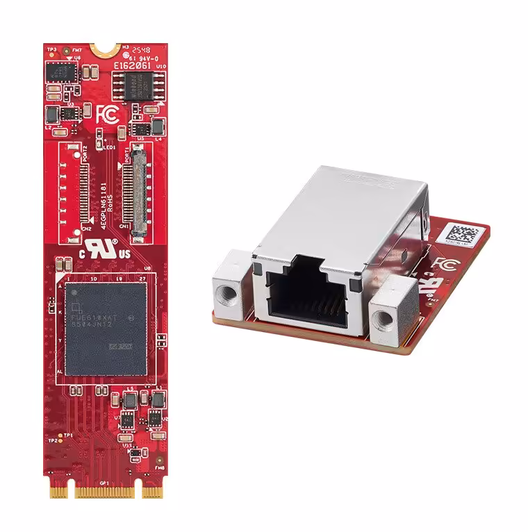 Carte réseau Innodisk M.2 rouge avec un port RJ45 et dissipateur thermique