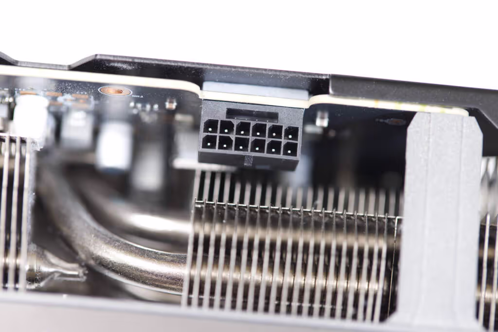 RTX 5090 : un troisième système presse touché par un câble 12V-2×6 partiellement fondu 3 MSI GeForce RTX 5090 Gaming Trio OC Pins