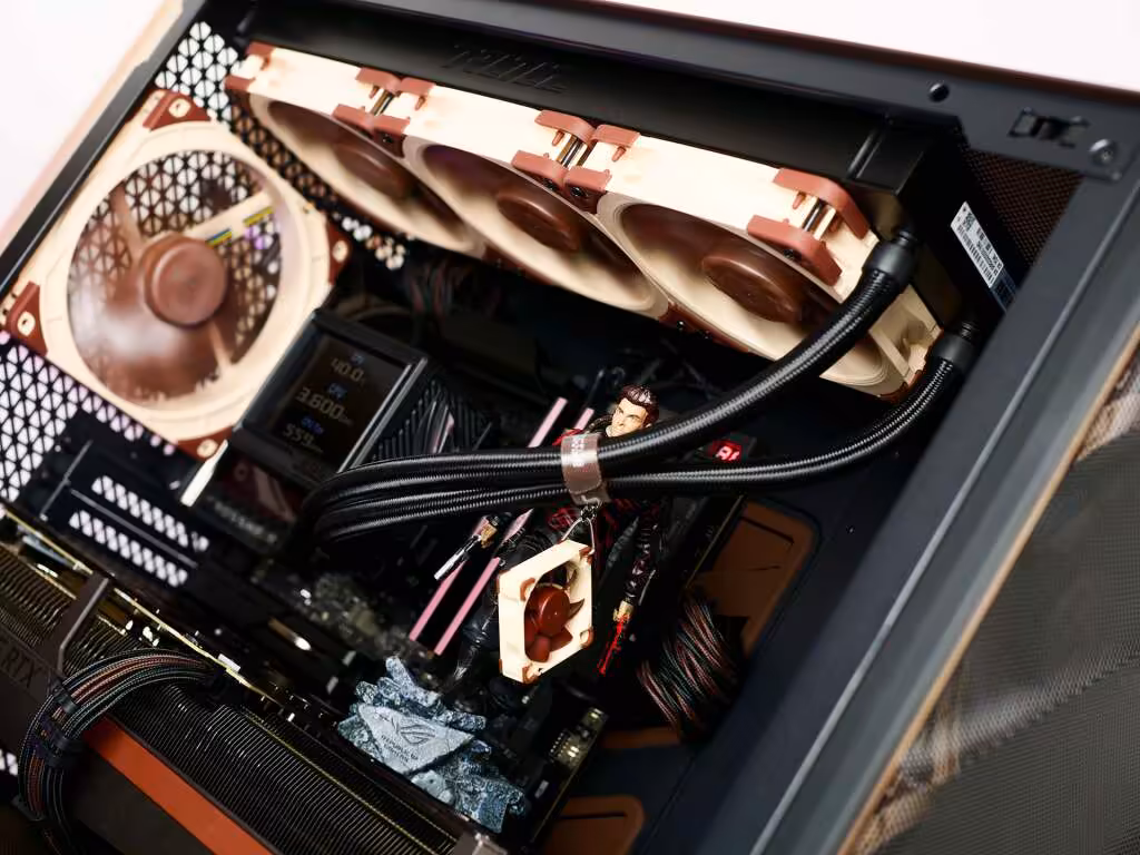 Un PC à 6 000 € full Noctua x ROG qui divise la communauté Facebook 7 Figurine ROG Horsem4n placée sur la carte graphique ASUS RTX 5080 Noctua OC