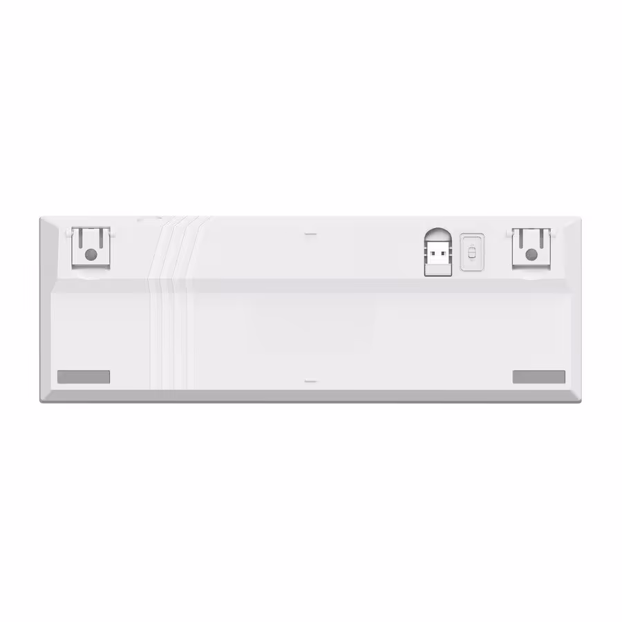Acira Tri-Mode, le clavier 60 % sans-fil de Trust passe au tri-mode à 69,99 euros 6 Dessous du clavier Trust 60 % blanc, avec compartiments et interrupteur visible