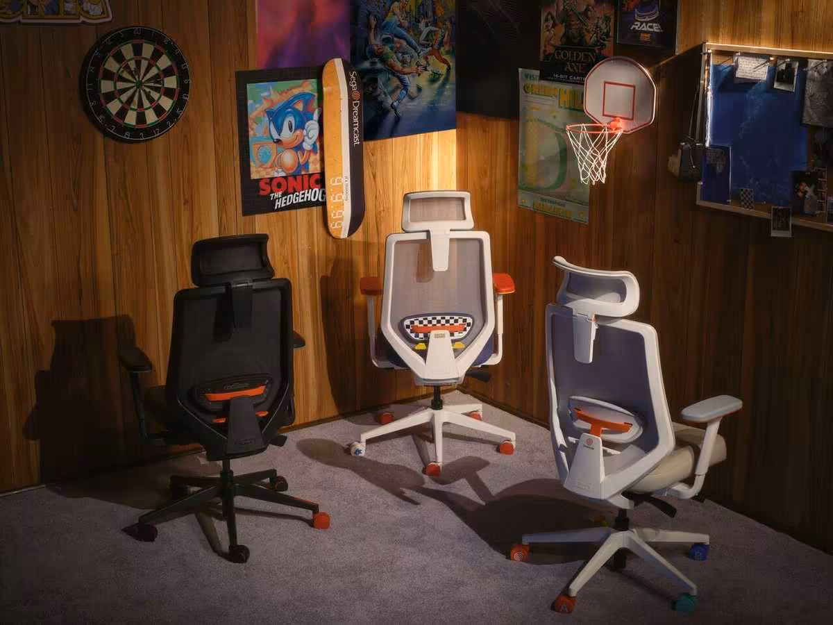 Chaise gaming SEGA : Branch signe trois modèles officiels entre Sonic, Genesis et Dreamcast 2 Trois chaises gaming Branch vue arrière, avec détails SEGA et accoudoirs colorés