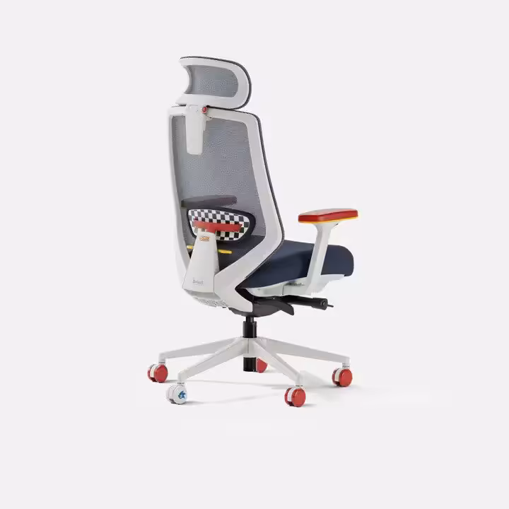 Chaise gaming SEGA : Branch signe trois modèles officiels entre Sonic, Genesis et Dreamcast 8 Chaise gaming Branch blanche et violette, vue arrière sur fond blanc
