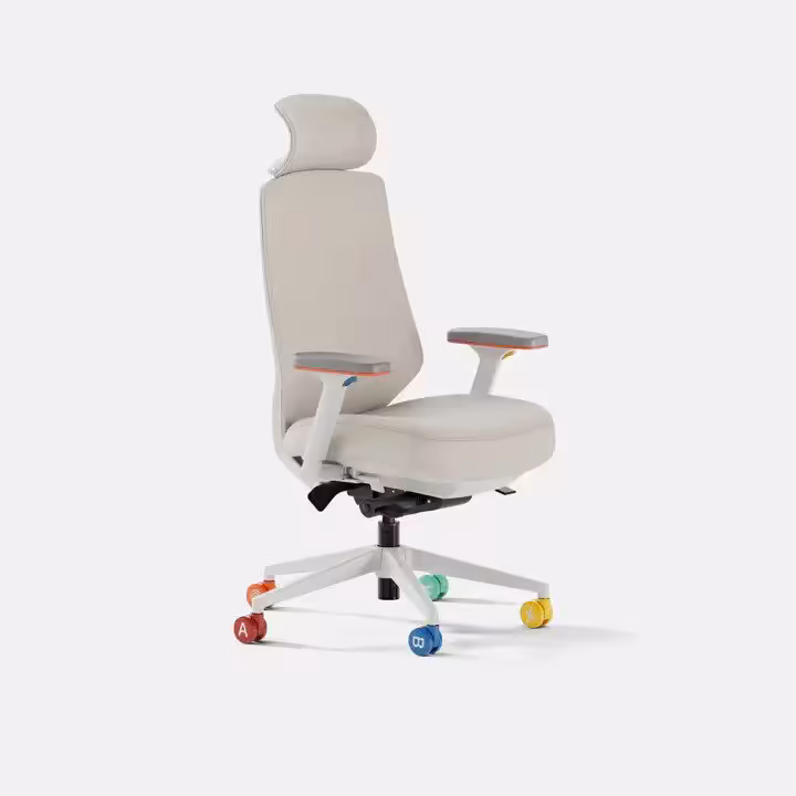 Chaise gaming SEGA : Branch signe trois modèles officiels entre Sonic, Genesis et Dreamcast 4 Chaise gaming Branch beige, vue de profil avec roulettes colorées