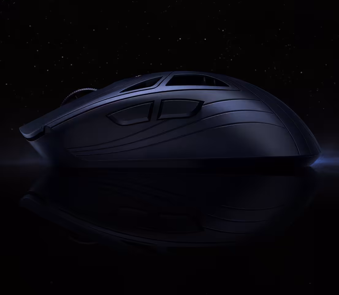 Finalmouse Starlight X : une souris FPS de 38 g avec TMR, capteur F1 et MCU Nordic 3 Souris Finalmouse Starlight X noire, vue de profil, silhouette ultralégère avec boutons latéraux visibles
