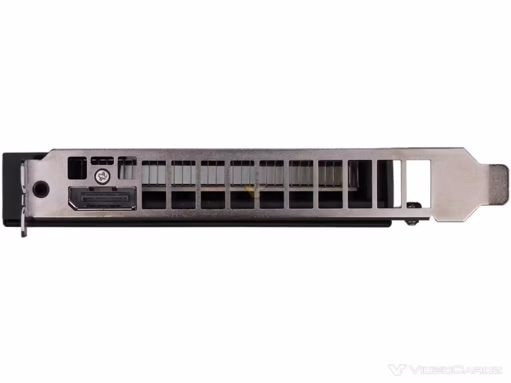 Extrémité arrière de la carte graphique, ports de ventilation et connexion, fond neutre