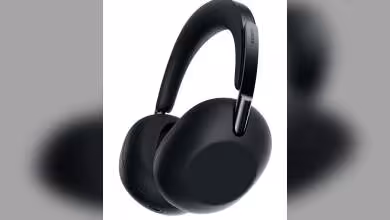 Casque audio Sony noir sur fond blanc, vue produit isolée