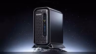 Workstation ACEMAGIC G3A sur fond sombre avec éclairage contrasté et net