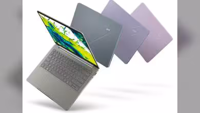 Acer Swift Air 14 ouvert en angle, avec quatre coloris visibles et design ultrafin en aluminium.