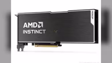 Carte AMD Instinct MI350P design épuré, fond blanc, logo et modèle en vue