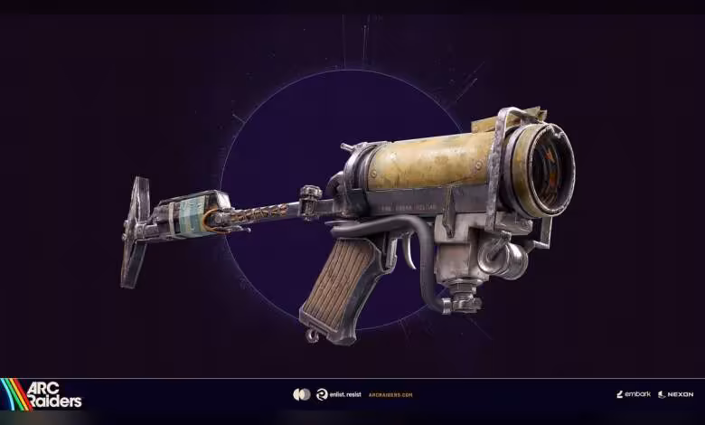 Arc Raiders déploie Denuvo Anti-Cheat au niveau noyau, Embark promet un impact minime 1 Arme Arc Raiders de type lance-grenades ou fusil artisanal, vue produit sur fond violet avec logo du jeu