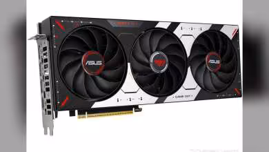 Carte ASUS RTX noire et blanche, trois ventilateurs, design T1, contraste élevé.