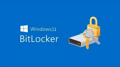 Illustration Windows 11 BitLocker avec icône de disque verrouillé par cadenas et clé dorée sur fond bleu