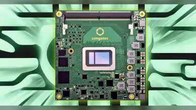 Carte processeur Conga-TC300 éclairée avec effets visuels verts éclatants et fond dynamique