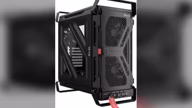 Boîtier Corsair Warthog RS WX-02 noir, design militaire avec poignées, panneaux mesh et cache frontal renforcé.