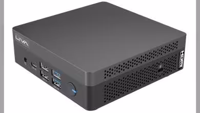 Mini PC ECS LIVA gris, ports USB frontaux, boutons d’alimentation et grille de ventilation