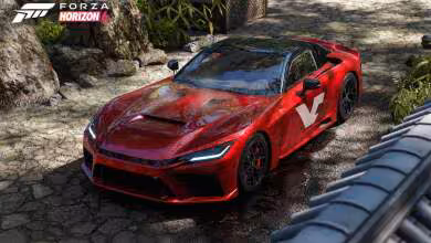 Voiture rouge sportive Forza Horizon 6 sur chemin en pierre, éclairage naturel, détails nets