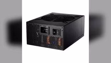 Alimentation ATX modulaire FSP noire, vue arrière avec prise secteur, interrupteur et grille ventilée