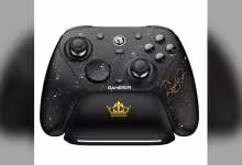 Manette GameSir G7 Pro 8K PC Royal2 Edition noire, gros plan face avant avec logo couronne