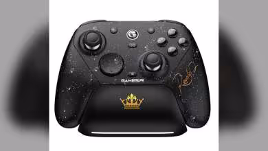 Manette GameSir G7 Pro 8K PC Royal2 Edition noire, gros plan face avant avec logo couronne