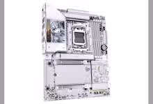Carte mère GIGABYTE anglée, illustration contrastée, fond blanc, détails net.