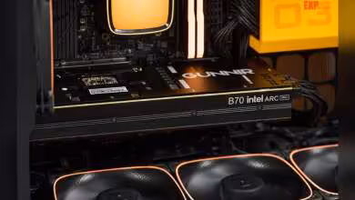 Carte graphique Gunnir Intel ARC Pro B70 éclairage vif fond sombre boîtier ordinateur