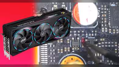 Carte graphique Gigabyte Aorus RTX avec trois ventilateurs et gros plan sur circuit imprimé